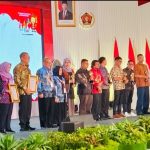 Zaki Iskandar Terima Pin Emas, Simbol Dedikasi bagi Dunia Pers